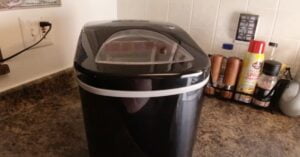 How to Clean a Frigidaire Ice Maker